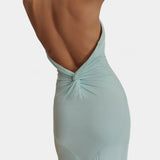 TRINITY VESTIDO HALTER AJUSTADO CON FRUNCIDO Y ESPALDA DESCUBIERTA