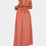 Jocelyn Conjunto Largo Minimalista con Escote Alto y Abertura Lateral