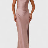 Josefa Vestido de Un Hombro con Pliegues y Alta Abertura