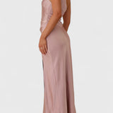 Josefa Vestido de Un Hombro con Pliegues y Alta Abertura