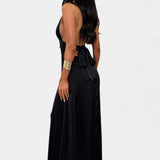 Latisha Vestido de Cuello Halter y Gran Abertura