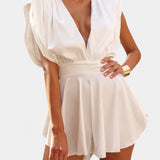 Rosalba Mono Corto con Escote Profundo y Cintura Definida