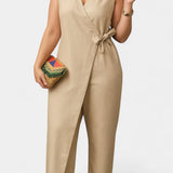 Zoe Mono Elegante con Escote en V y Cinturón Ajustable