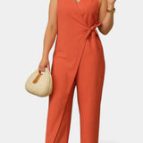 Zoe Mono Elegante con Escote en V y Cinturón Ajustable