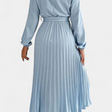 Theresa Vestido con Cuello Alto y Cinturón Plisado