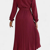 Theresa Vestido con Cuello Alto y Cinturón Plisado