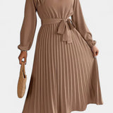 Theresa Vestido con Cuello Alto y Cinturón Plisado
